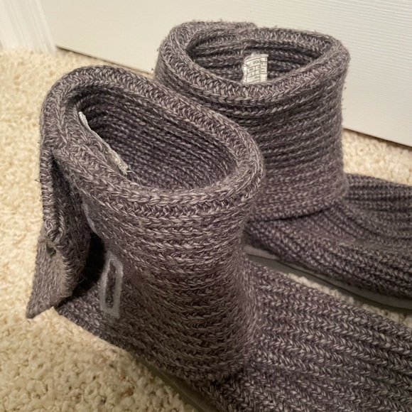 UGGS - Picture 3 of 6